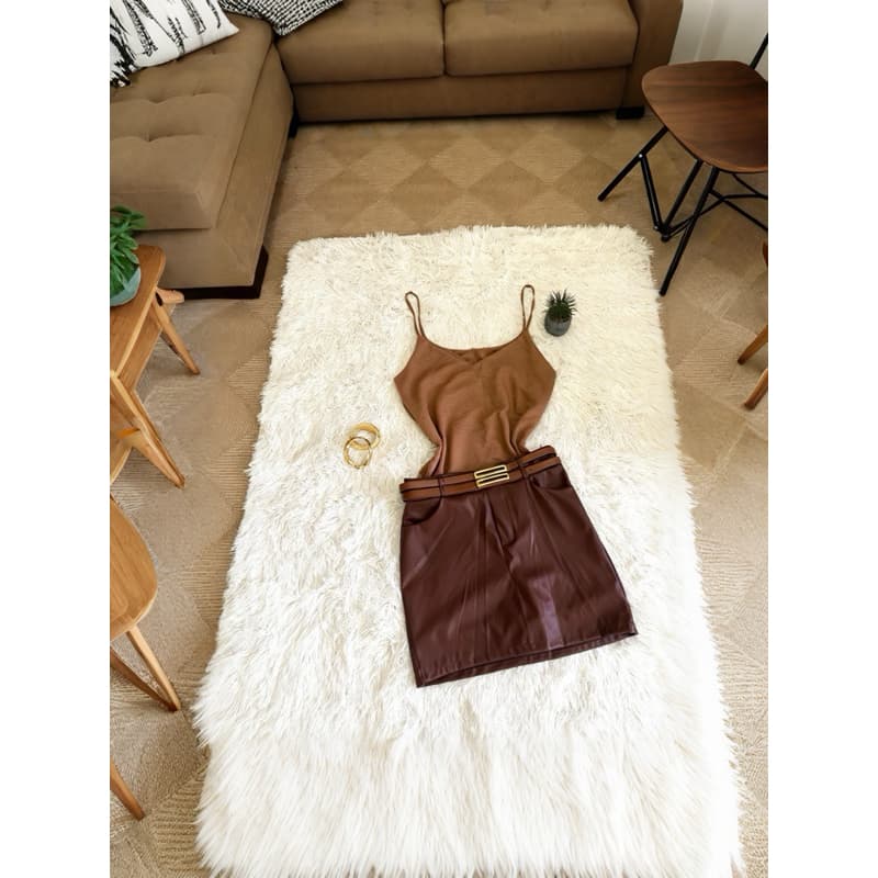 conjunto short saia e blusa regata de alça fina com 2 cintos elegante versátil