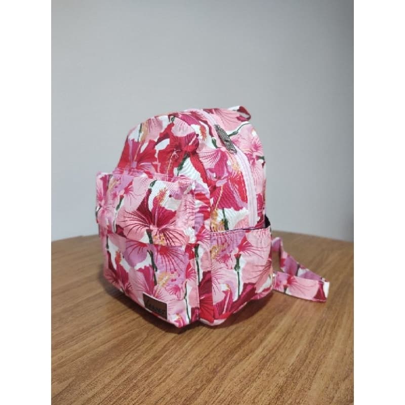 Mochila Pequena PEÇA ÚNICA DE MOSTRUÁRIO Na Cor Pink Estampado Floral