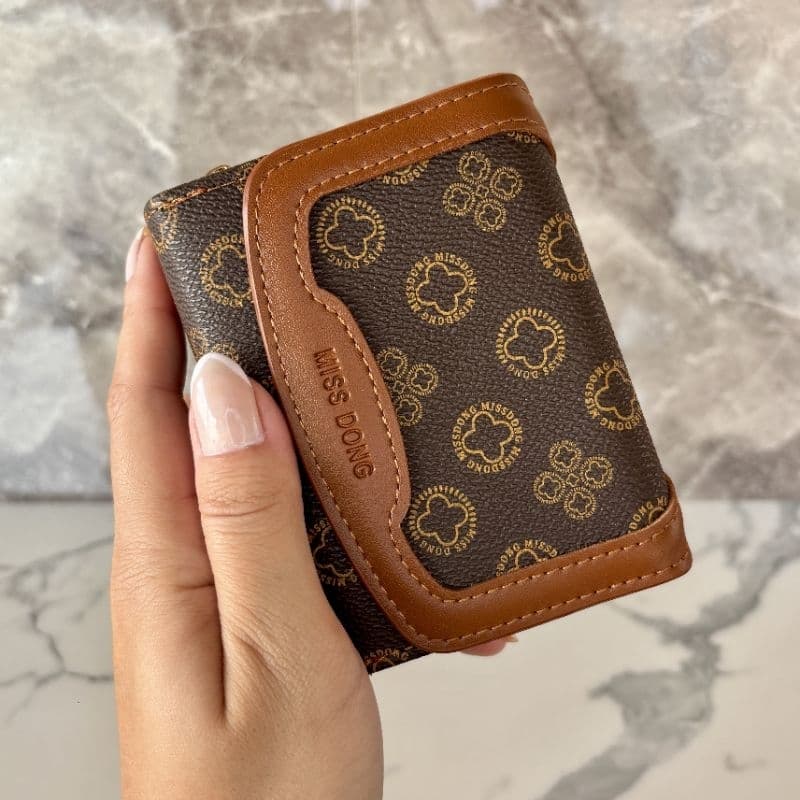 Carteira Feminina Compacta Monograma com Porta Cartão Moedas com Zíper Elegante Casual para Dinheiro e RG