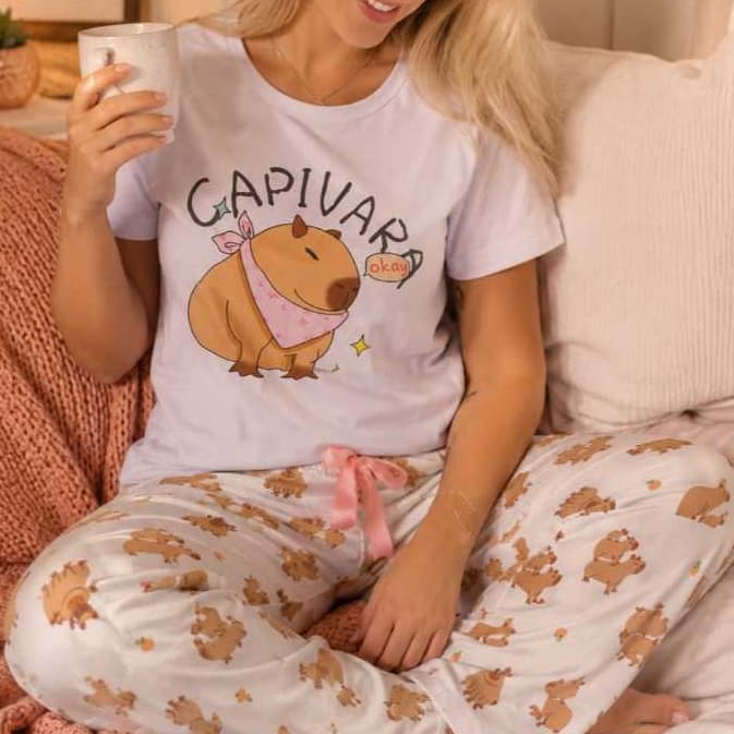 PIJAMA MANGA CURTA E CALÇA CAPIVARA
