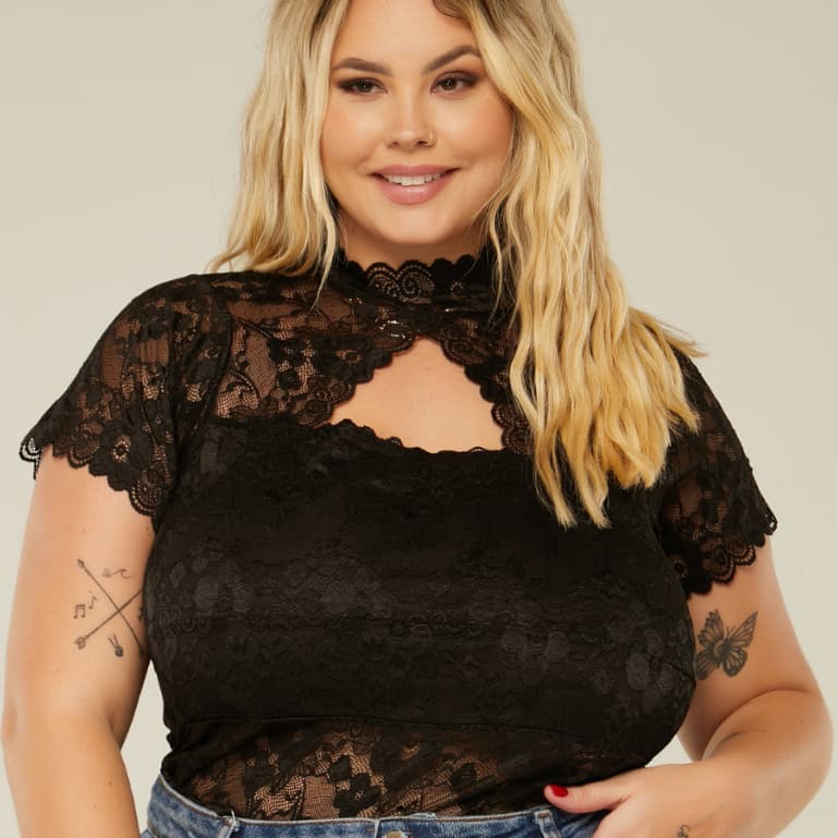 Blusa Feminina Plus Size Em Renda Manga Curta Transparente  Elegante e Estilosa Festa Noite Balada Eventos Curvy Curve