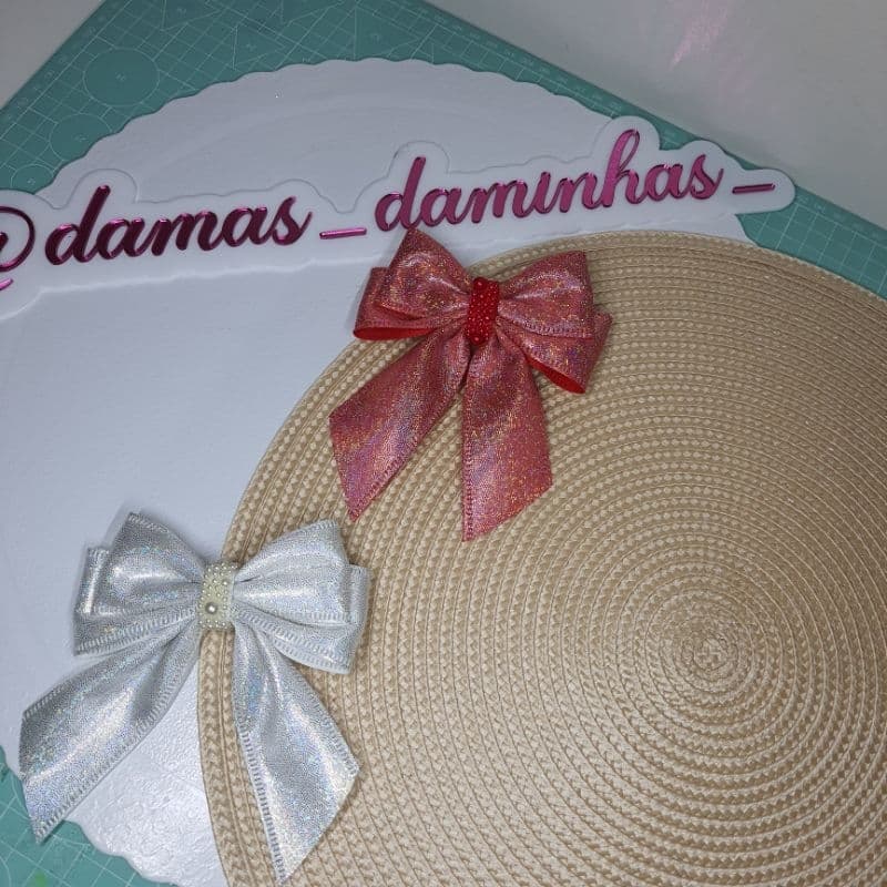 Laço Gravatinha Glitter Holográfico 11cm. Presilha Bico de Pato. Luxo Brilho Espelhado 11cm com Pontas
