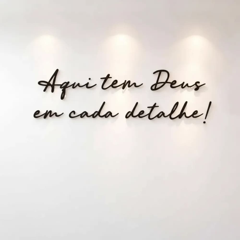 Quadro Frase Decorativa Aqui Tem Deus Em Cada Detalhe Decoração