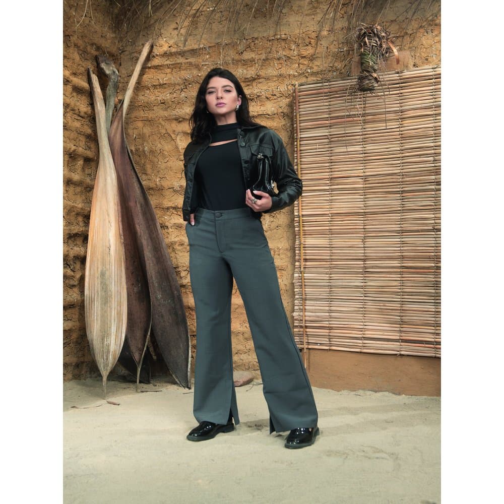 JAQUETA FEMININA CROPPED INDULTO RESINADA PRETA TÉRMICA COM ELASTANO