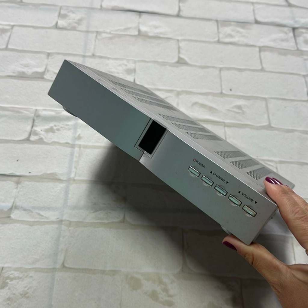 Decodificador de Midia Prateado Compacto