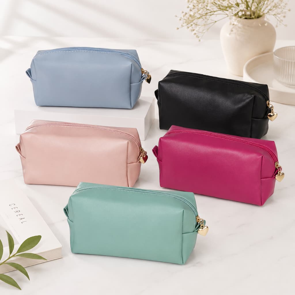 Necessaire Feminina Elegante com Detalhe Coração e Acabamento PU - PU Impermeável com Zíper Coração