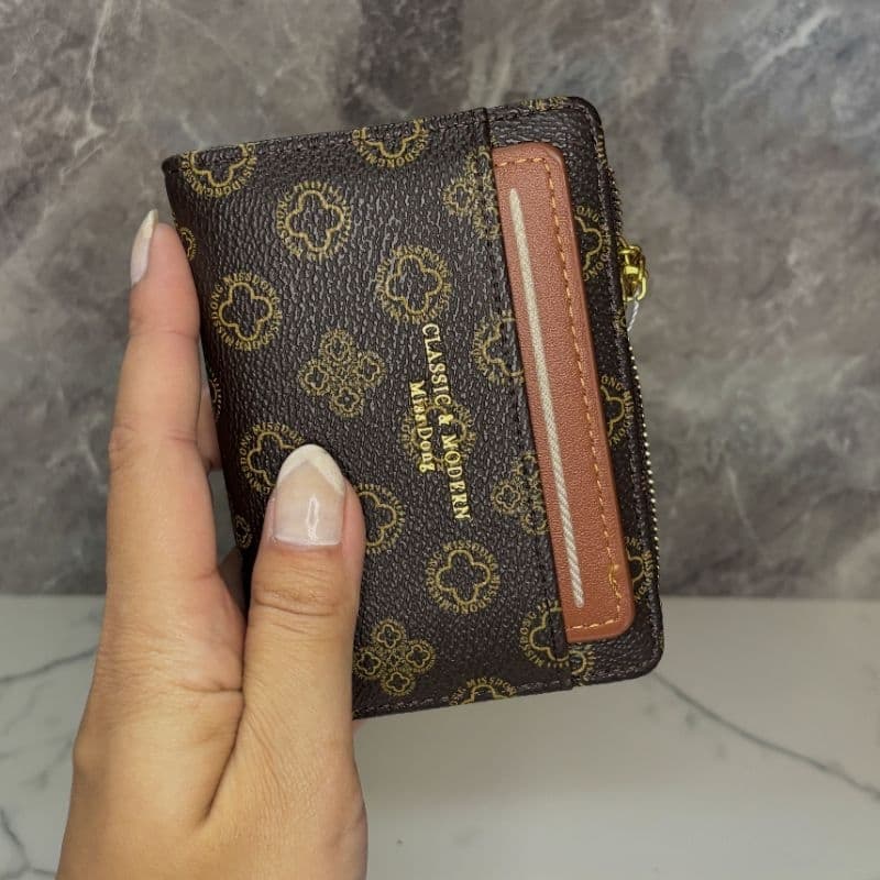 Carteira Feminina Compacta Pequena Monograma com Zíper e Porta Cartões Removível