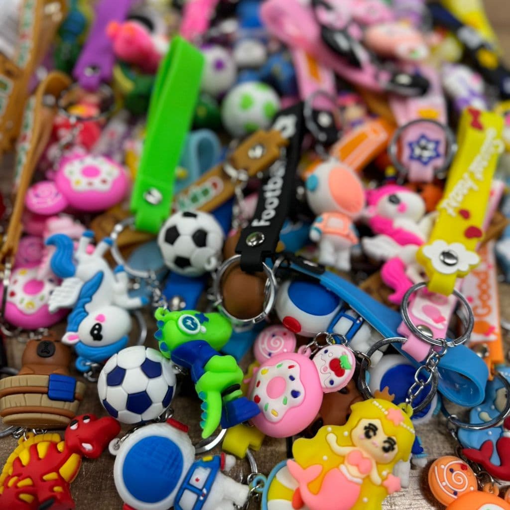 Kit 100 Chaveiros 3D Pingente Com Desenhos Fofos Emborrachado Para Revenda
