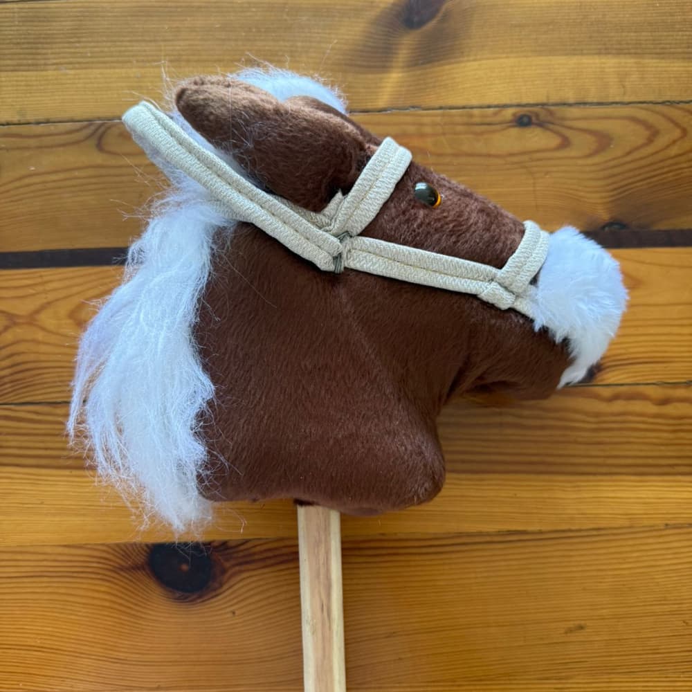 Cavalinho de pau infantil de veludo