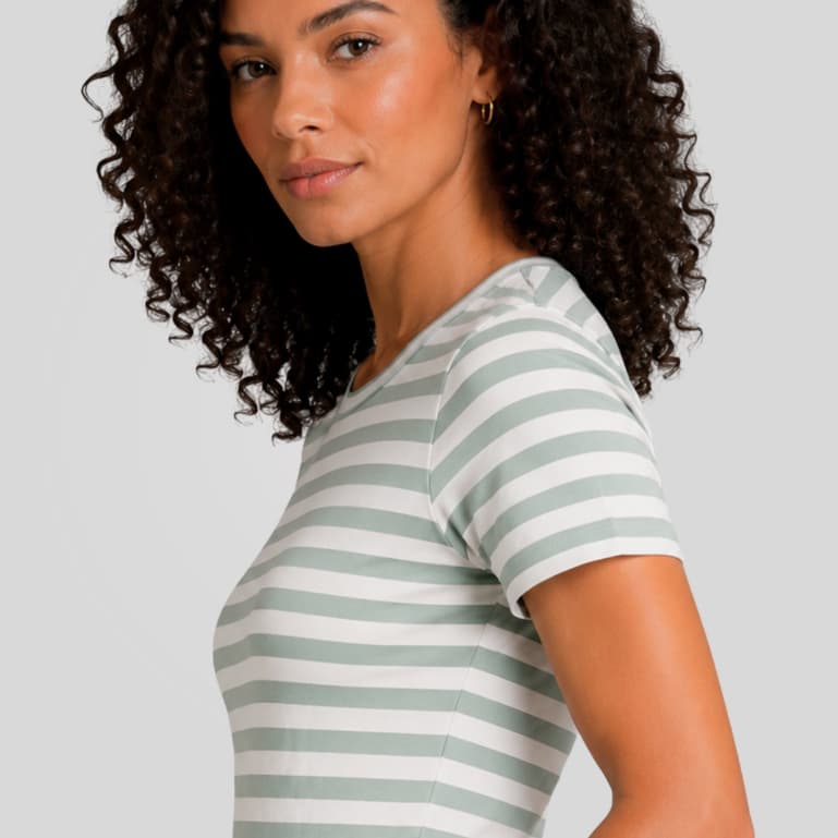 Blusa Feminina Listrada Manga Curta Gola Redonda Básica Casual