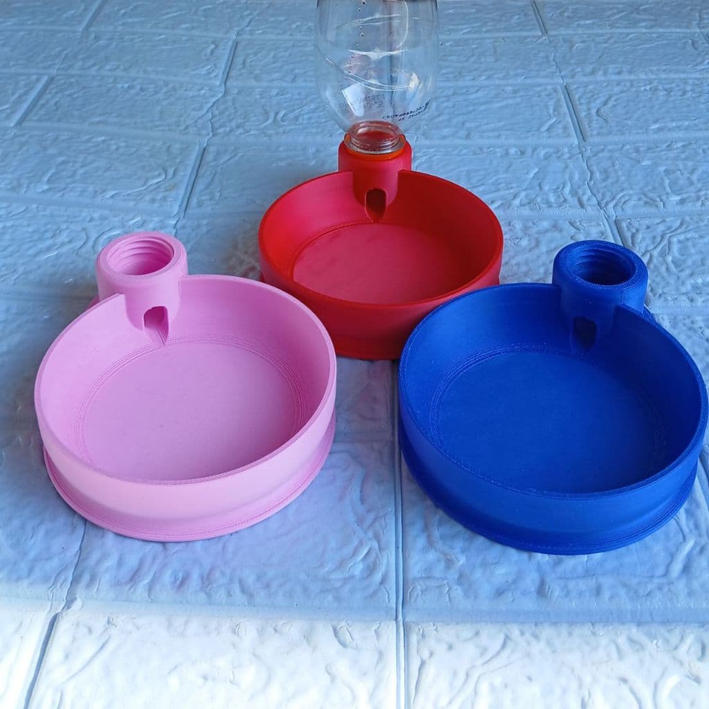 Bebedouro Automático Para Cães E Gatos Suporte Garrafa PET Dosador De Água Pet Impressão 3D,