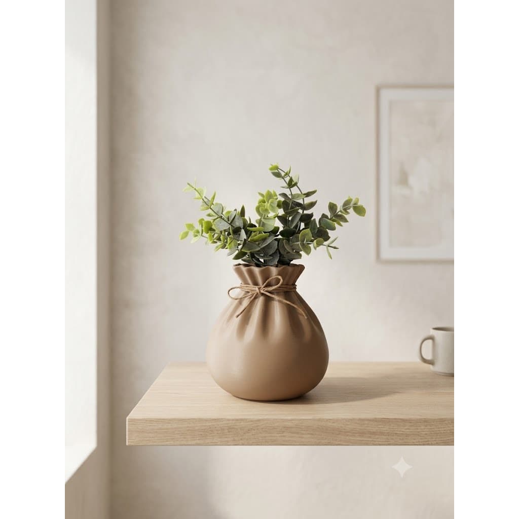 Vaso Decorativo Estilo Saco com Cordão + arranjo de mini Eucalipto artificial