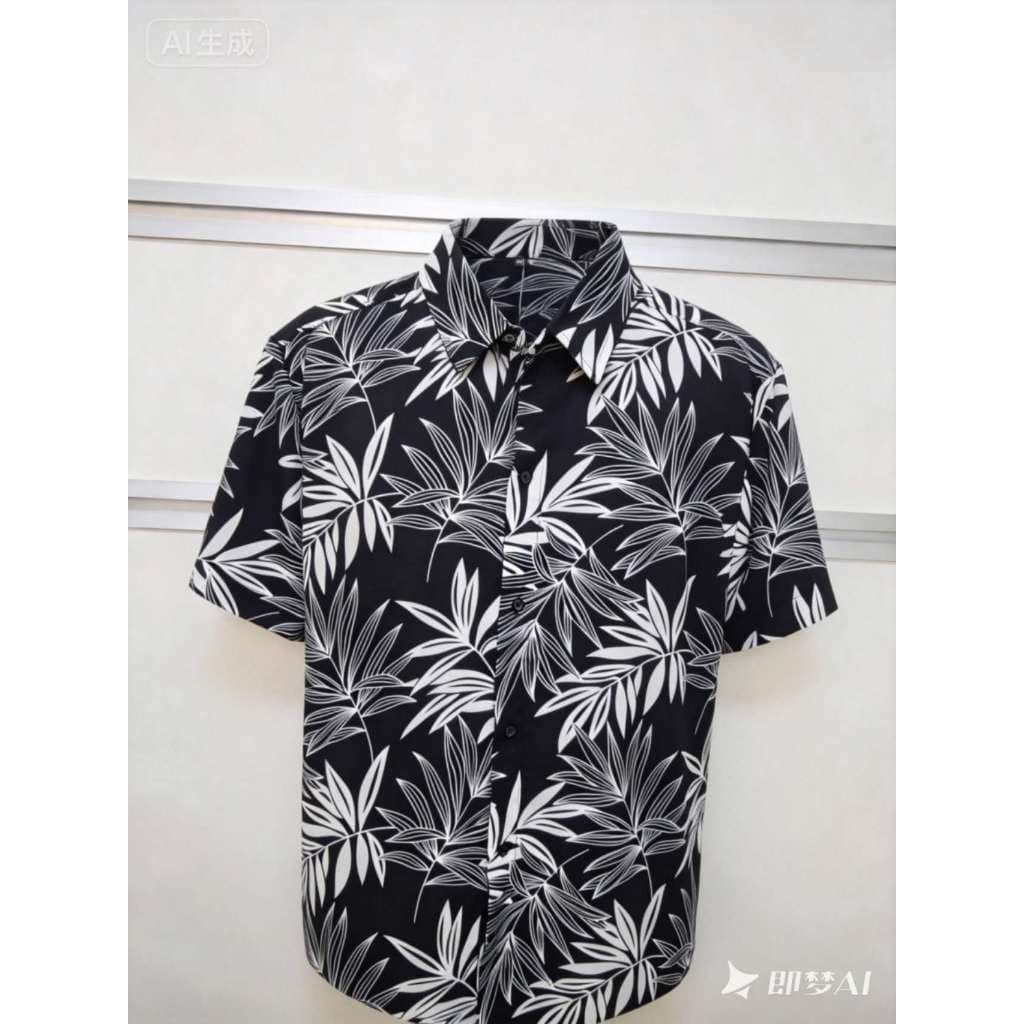 Camisa masculina casual de manga curta em algodão, com estampa tropical e fechamento frontal por botões, para um visual