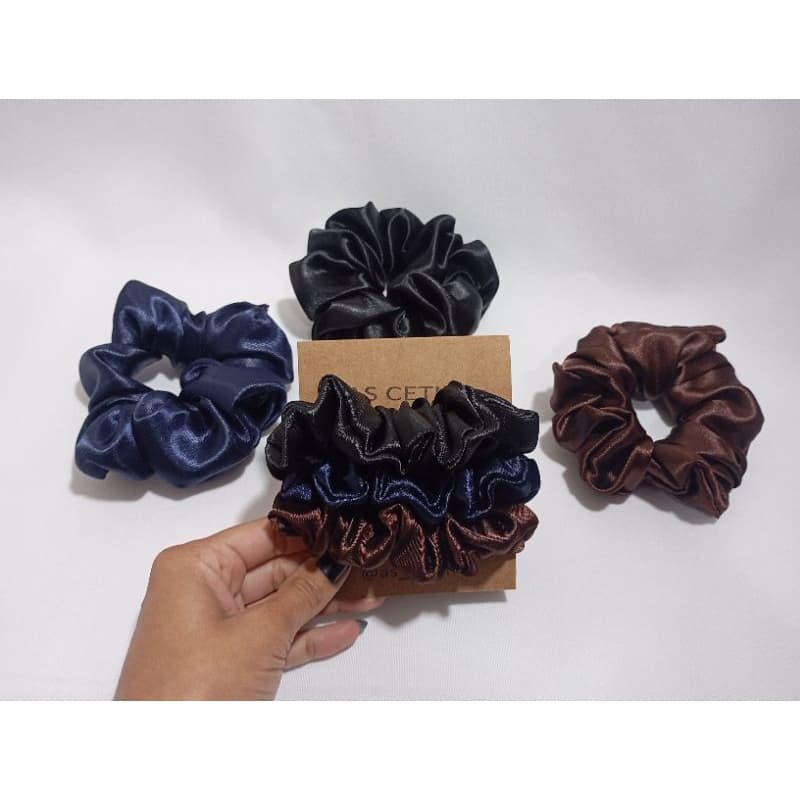 Kit com 6 Scrunchies de Cetim: 3 Mini Scrunchies + 3 Scrunchies Tradicionais