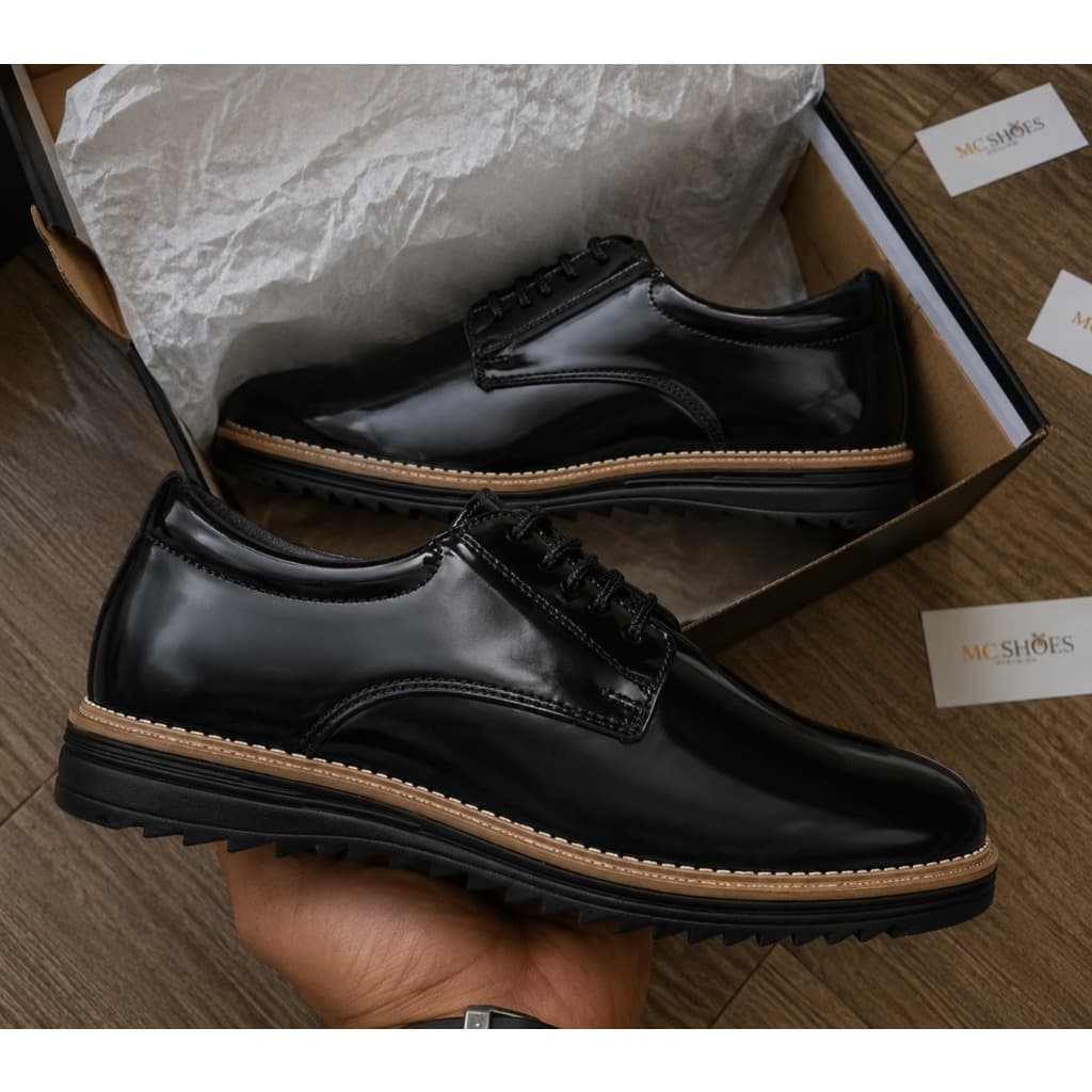 Sapato Masculino oxford Preto Feito de Verniz, Elegante Confortável, linha premium Sapato Social Masculino