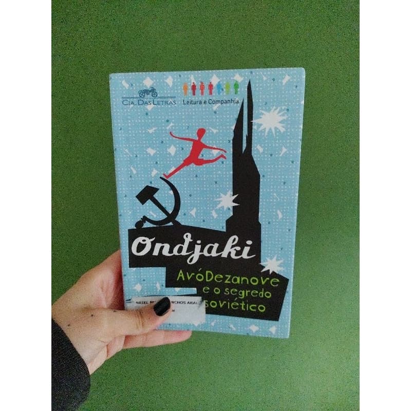 Livro Avódezanove e o segredo soviético (Ondjaki)