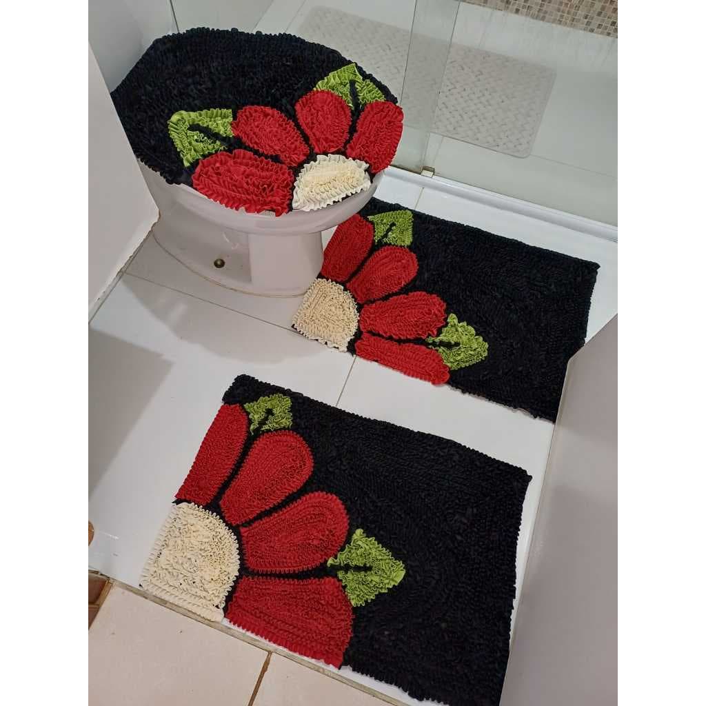 Conjunto de tapetes artesanais de banheiro frufru (Preto com flores) artesanato e decoração