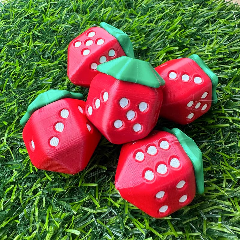 Dado Moranguinho Dado D6 Decorativo e Funcional Temático Divertido Fofo Geek Cute