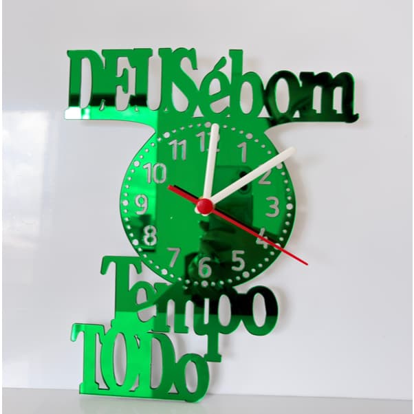 Relógio Decorativo em Acrílico Verde Espelhado Tema Deus é Bom o Tempo Todo com Pilha 21x26cm