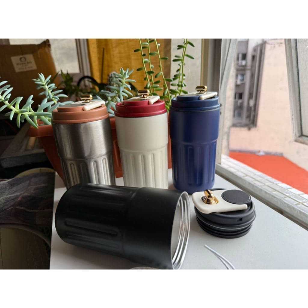 Garrafa térmica com visor inteligente, revestimento interno em aço inoxidável 316 capacidade de 460ml, fácil de transpor