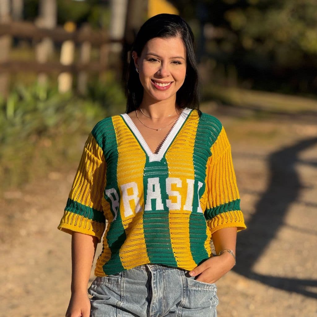 Camiseta Brasil Feminina Decote V Malha Vazada Premium Blusa Para Torcer Na Copa do Mundo 2026 Tricô