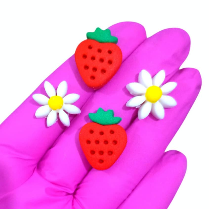 Confeitos de açúcar - KIT MORANGO COM MARGARIDAS de açúcar - Apliques 100% comestíveis - WeeBron