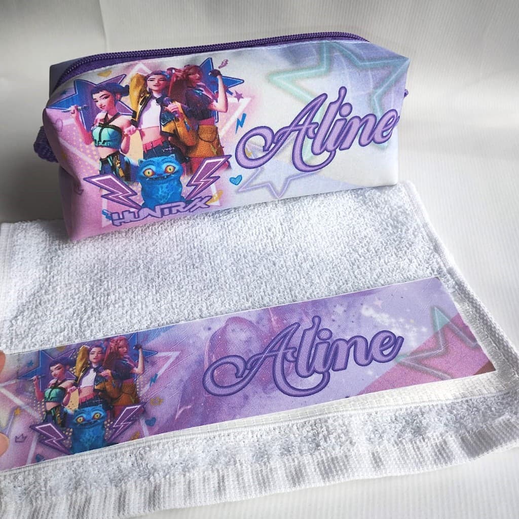 Kit Estojo Escolar + Toalhinha  Guerreiras do K-Pop Personalizado com Nome