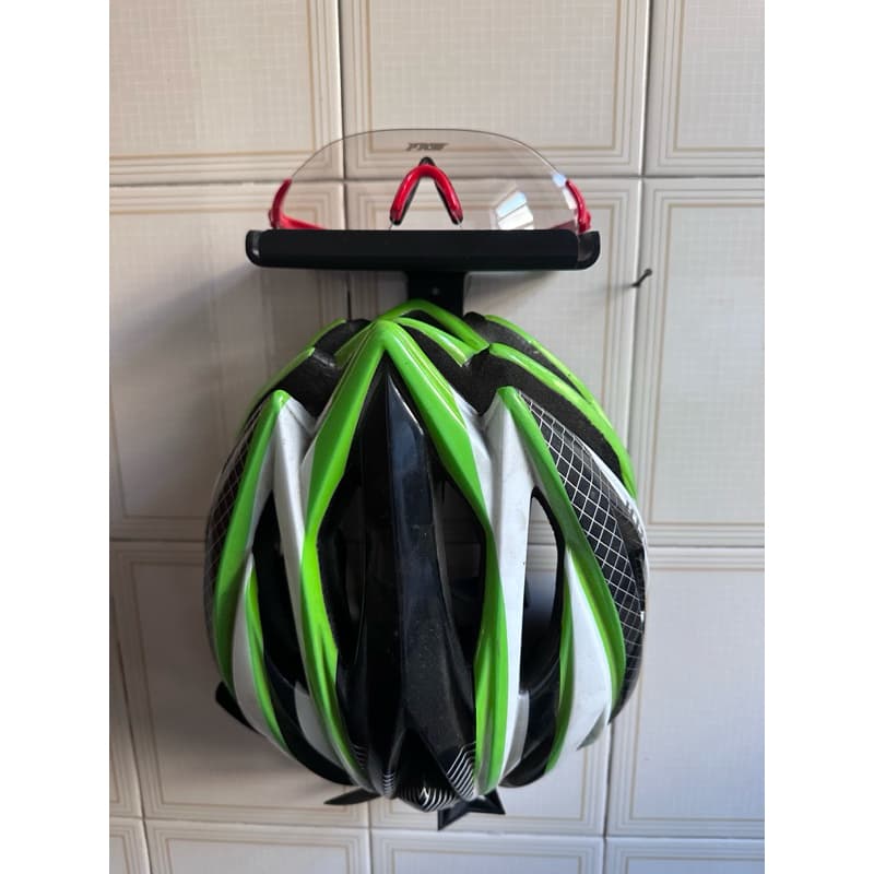 Suporte de Parede para Capacete com Porta Óculos | Organizador 2 em 1 em Impressão 3D | Resistente e Moderno