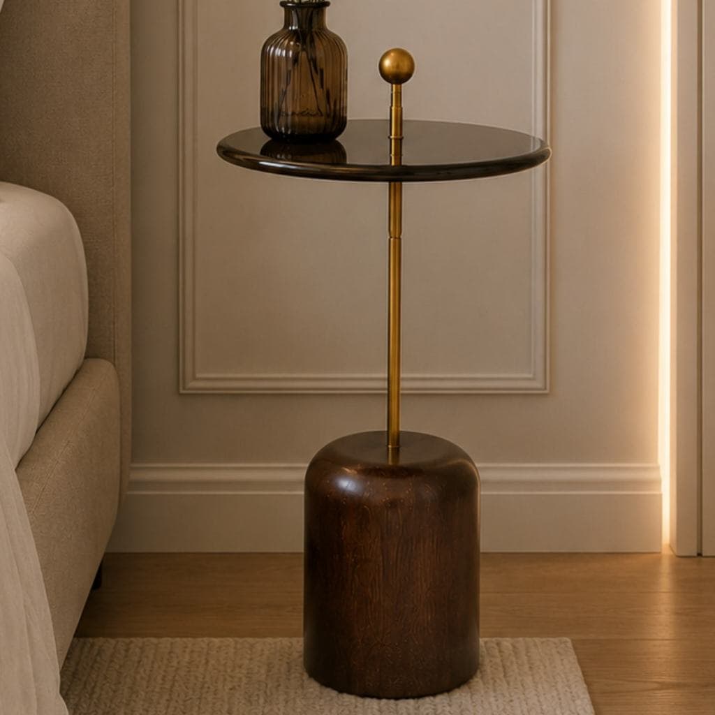 Mesa Lateral Áurea Decorativa Madeira Maciça com Haste Dourada Premium Castanha