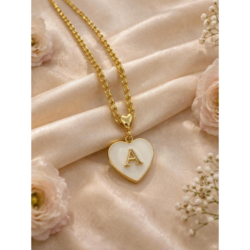Colar Letra Dourado Coração - Ideal Para Presentes, Elegante, moderno e ideal para usar todos os dias.