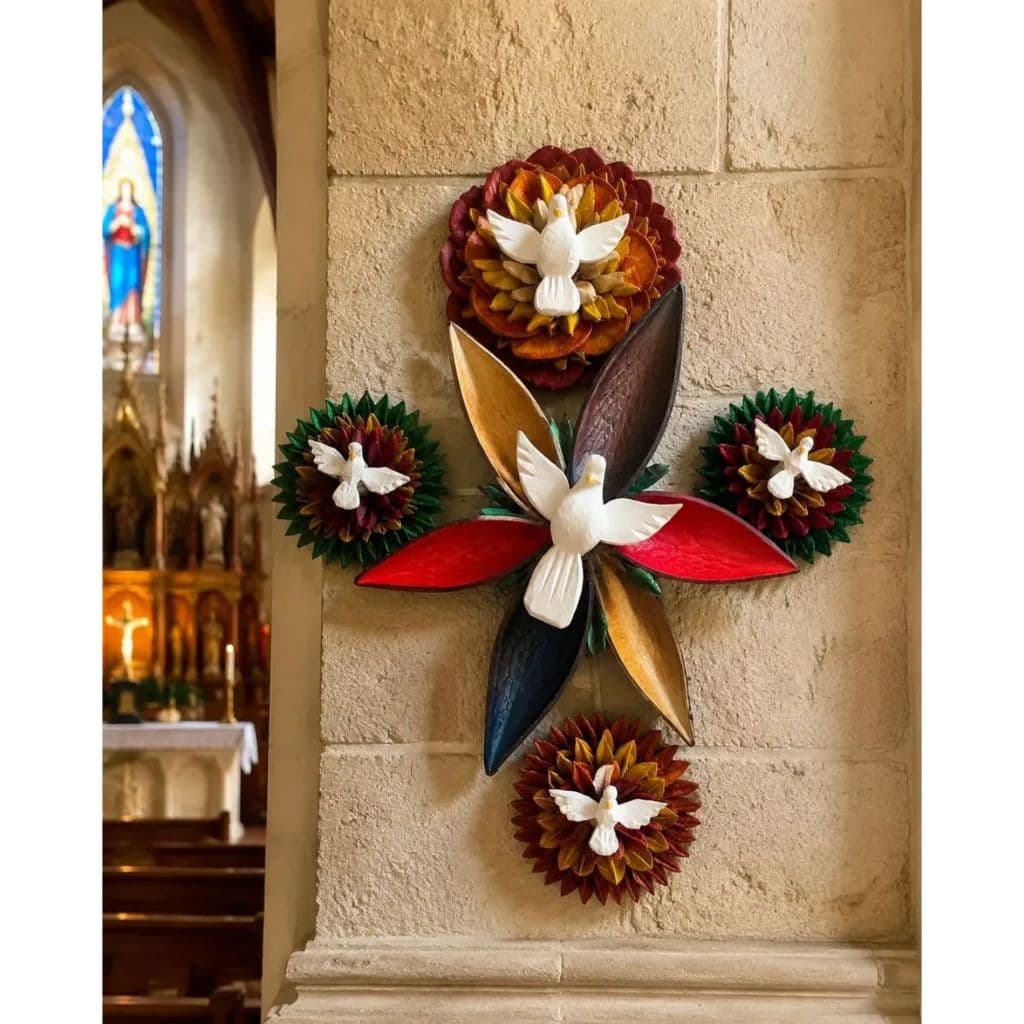 Imagem Espírito Santo Madeira Com Sementes Decoração Parede