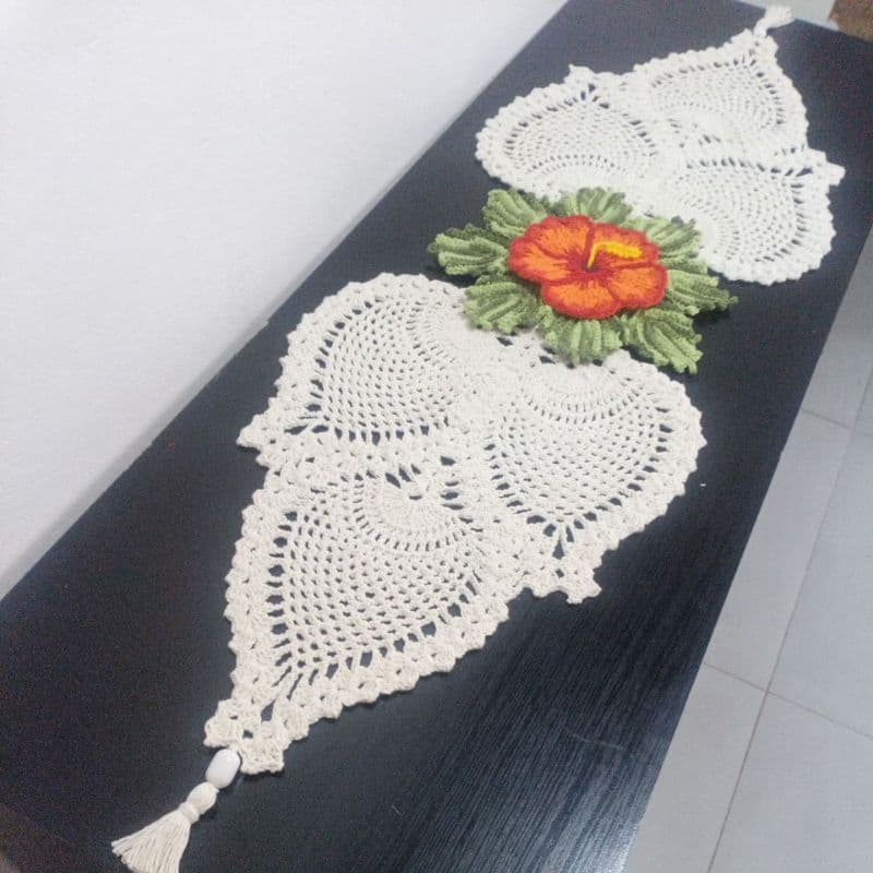 trilho de mesa hibisco de crochê 150m
