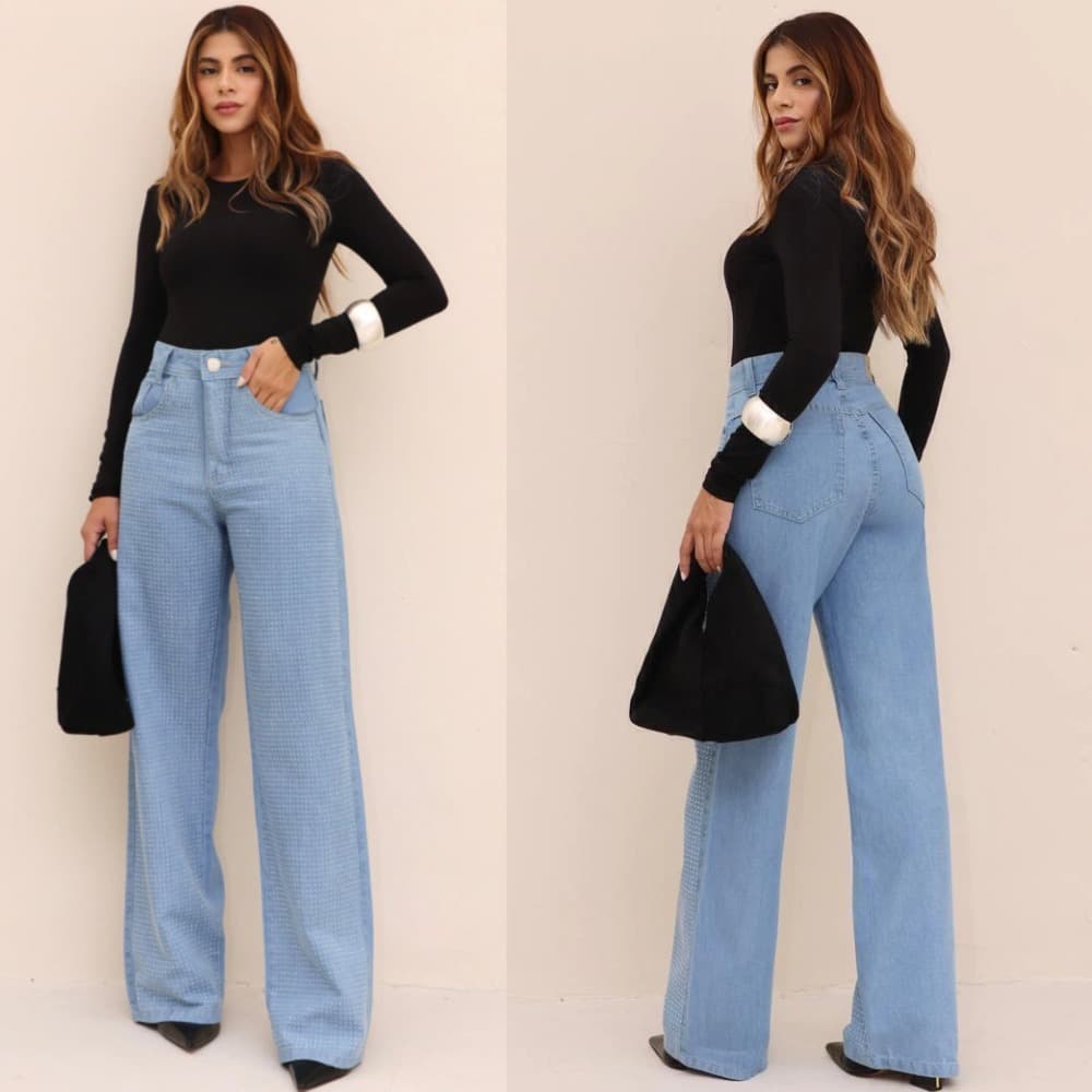 Calça Jeans Wide Leg Com Strass na Frente, Cintura Alta - Modelo Quadrado.