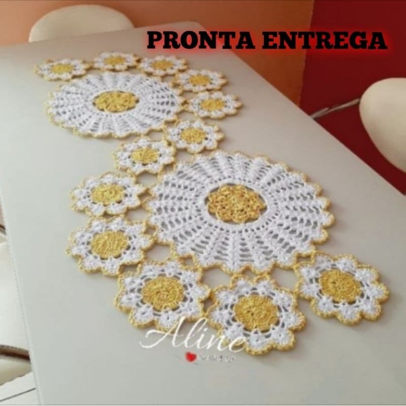 Trilho de Mesa Florido de Crochê - Centro de Mesa de Crochê - Toalha de Crochê