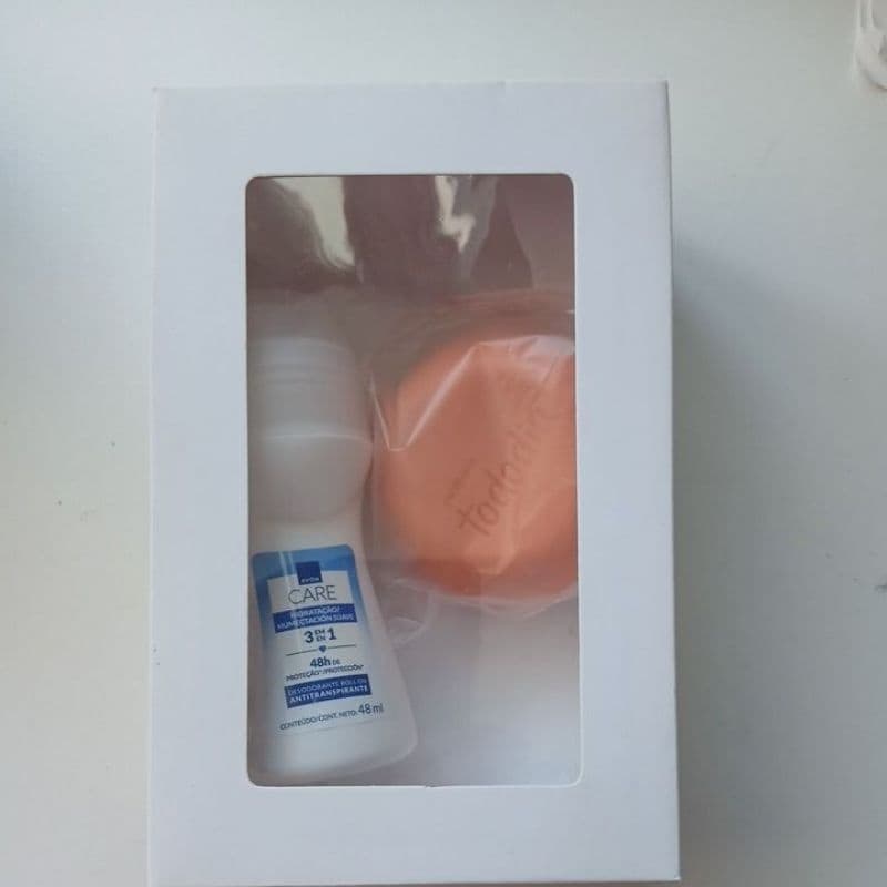 Kit com caixa presente  desodorante Roll-on avon + sabonete natura tododia