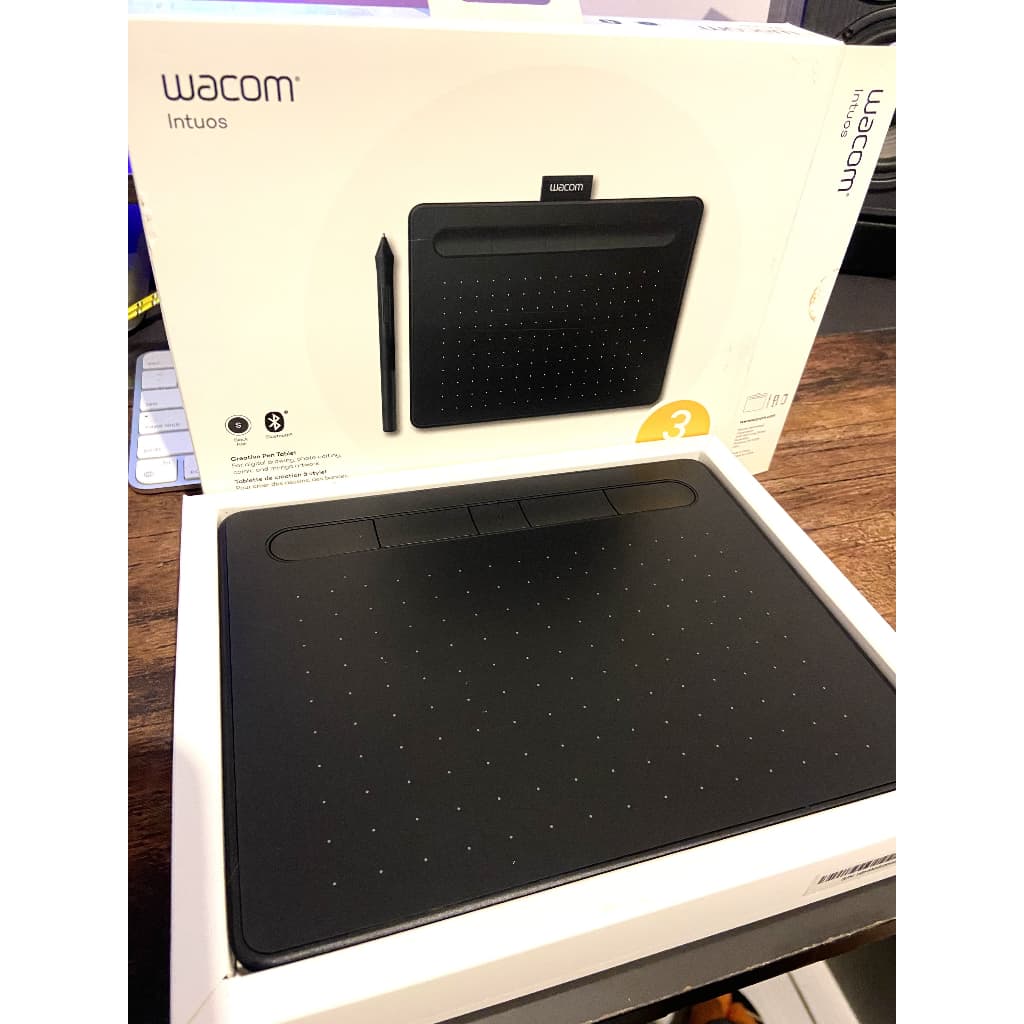 Mesa Digitalizadora Tablet Wacom Intuos CTL4100W, Pequena, Bluetooth, Preto