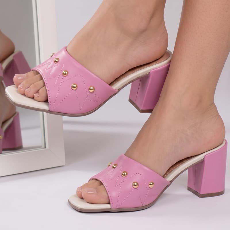 Tamanco Feminino Salto Bloco Alto Bico Quadrado Tachas Douradas Elegante Confortável Chic