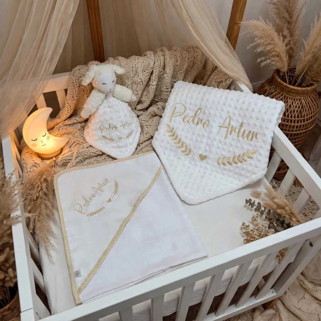 Kit Bebê Soninho Plus Personalizado | Manta e Naninha Pipoquinha e Toalha de banho com Capuz