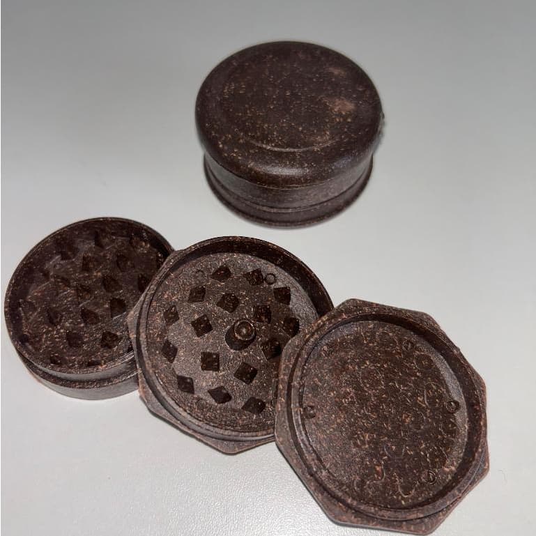 Moedor triturador manual de temperos, orégano e alho em feito em fibra de coco resistente
