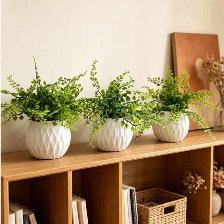 Kit com 3 Plantas Artificiais Pendentes, Vaso Branco Decoração para Mesa Sala Quarto, Planta Artificial Decorativa