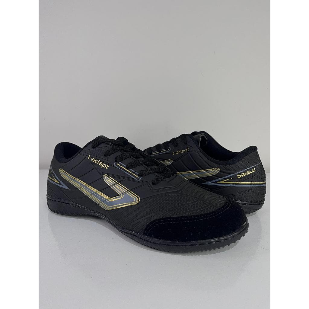 CHUTEIRA FUTSAL TO PRETO/DOURADO QUADRA SALAO FUTEBOL ESPORTE