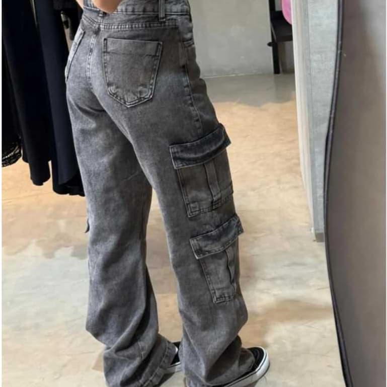 calça cargo weedleg feminina com 4 bolsos laterais