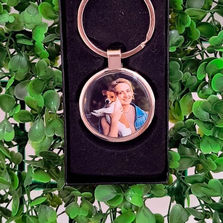 Chaveiro Redondo Personalizado + frase: Transforme a Lembrança do Seu Amigo em Um Acessório Único! presente - pets.