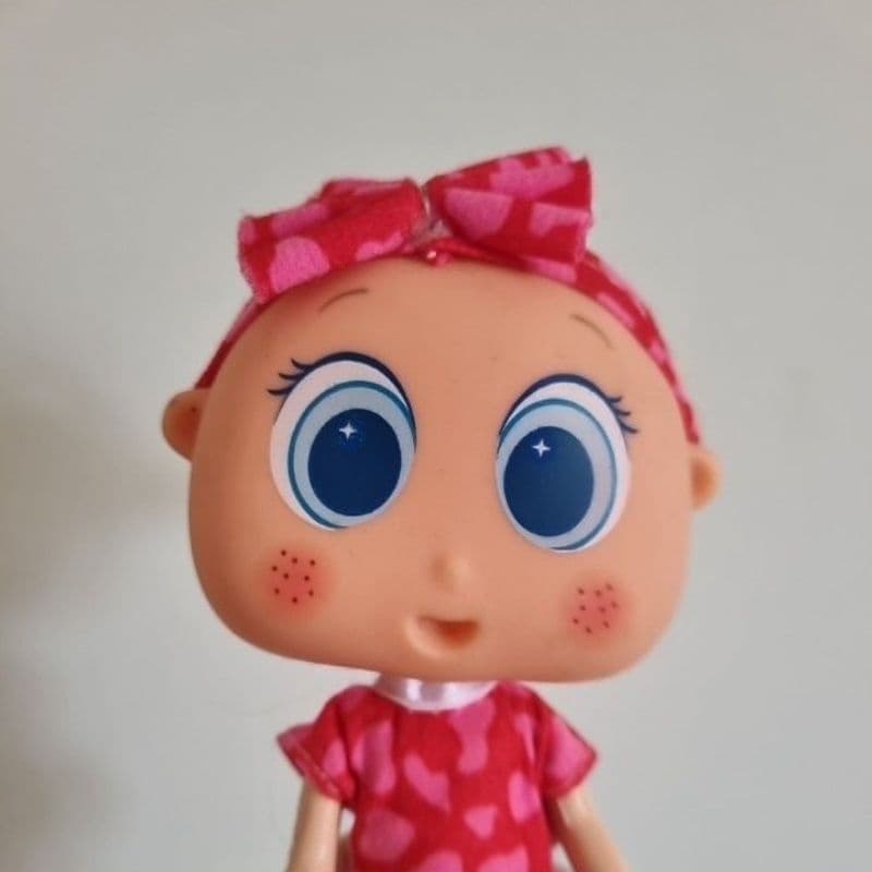 boneca loira olhos azul