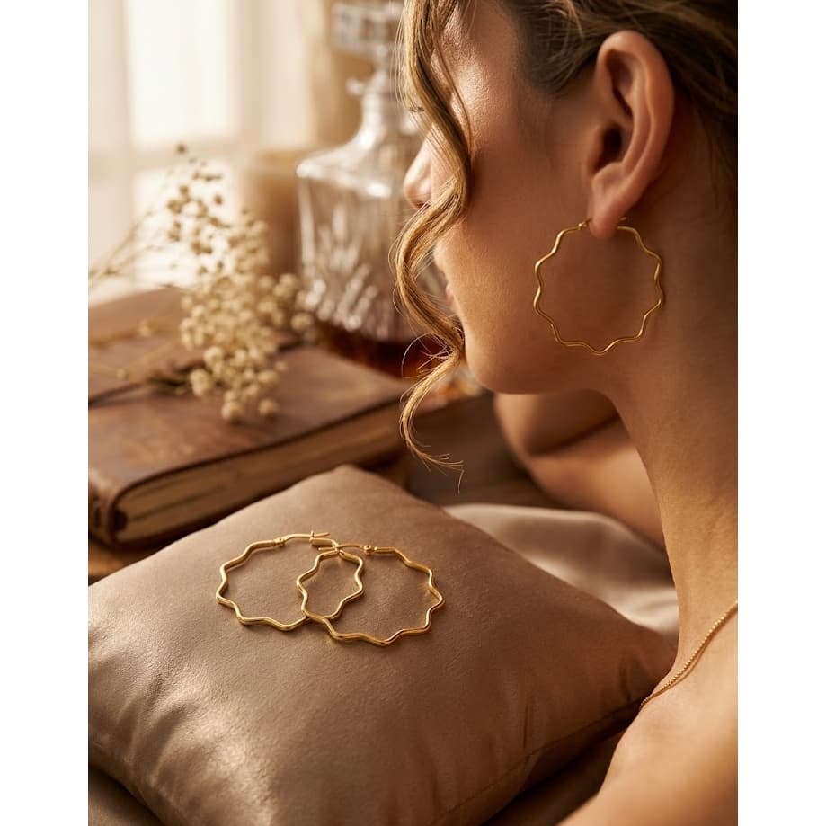 Brinco Feminino Arco Geometrico Dourado Antialérgicos Moderno e Leve