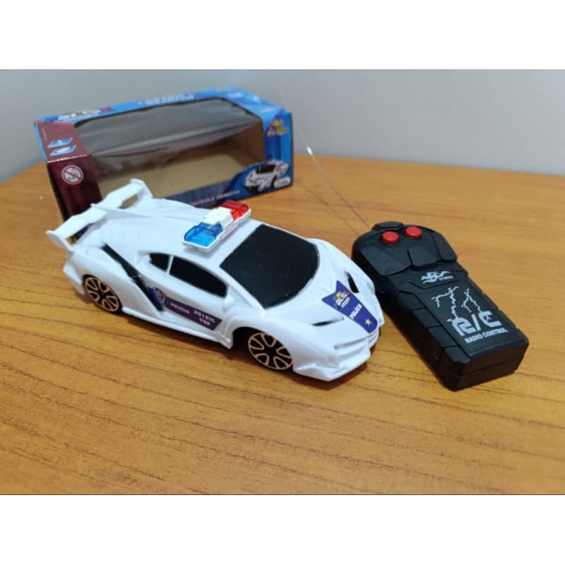 Carro de Controle Remoto Polícia 3 Funções Escala 1:24 Carrinho RC Infantil Movimento Frente Ré