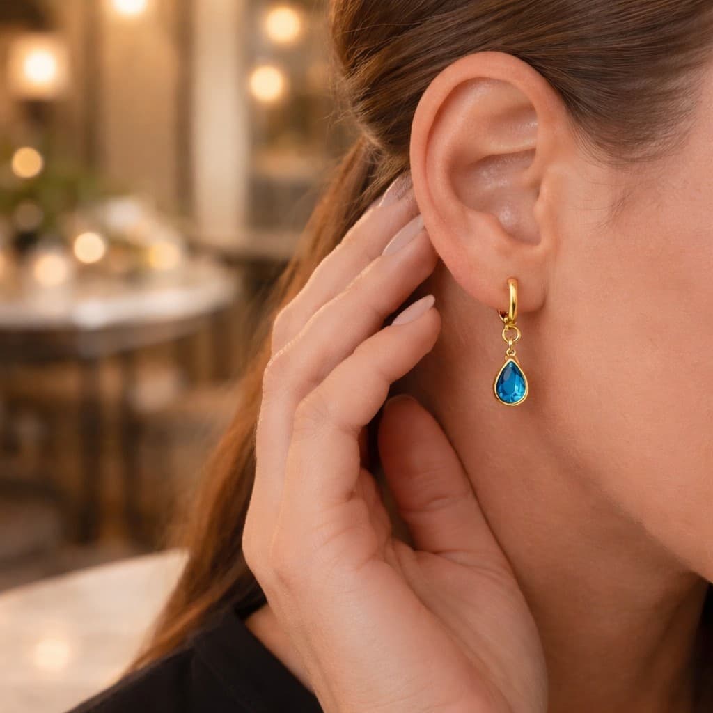 Brinco Argolinha Elegante Ponto de Luz Folheado a Ouro 18k - Banho Antialérgico