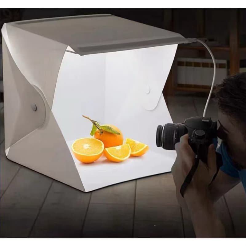 Estúdio de Fotografia Portátil 20x20cm - Iluminação LED e Design Dobrável Branco e preto