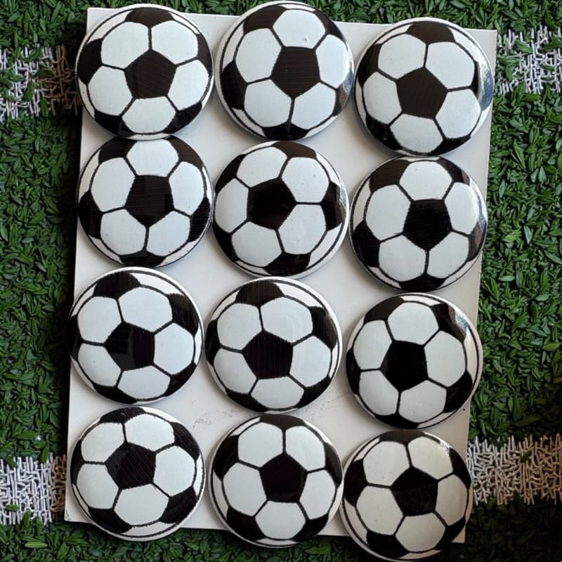 Kit com 12 ou 24 Ímas de Geladeira Torcedor Tema BOLA DE FUTEBOL! - Decorativos Cozinha Moderna
