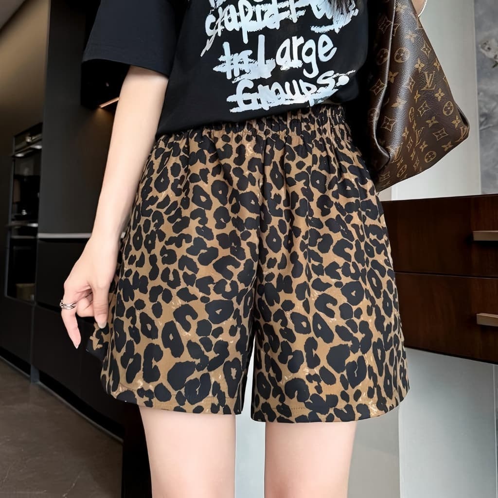 Calça Curta Casual Feminina Coreana | Cintura Alta Estampa de Leopardo Leve | Modelo A-Line Largo que Afina o Corpo